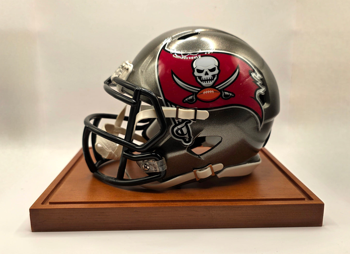 Tampa Bay Buccaneers Hall Of Fame Warren Sapp Signed Speed Mini Helmet